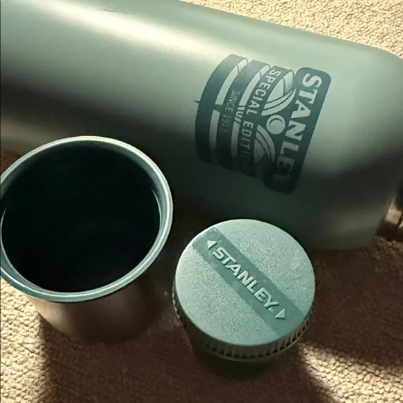 Stanley Special Edition Teal Thermos - Picture 3 of 5